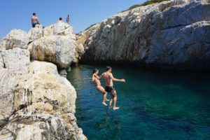 Tériszonyos feleség nagyot ugrik